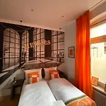 Am Volksgarten 3*
